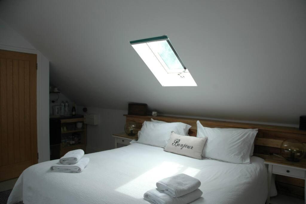 Cowslip Barn Annexe, Countryside Stay Near チチェスター エクステリア 写真