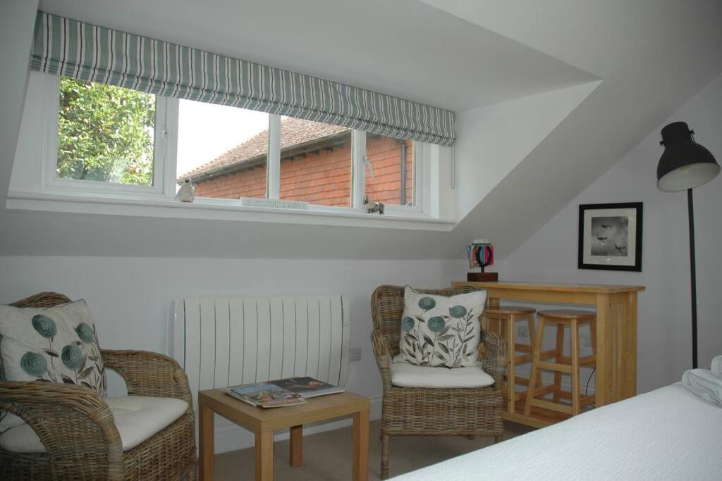 Cowslip Barn Annexe, Countryside Stay Near チチェスター エクステリア 写真