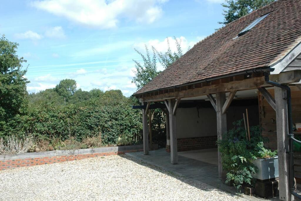 Cowslip Barn Annexe, Countryside Stay Near チチェスター エクステリア 写真